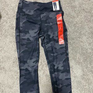 LOLE | high rise grey camo 3/4 length leggings BNWT